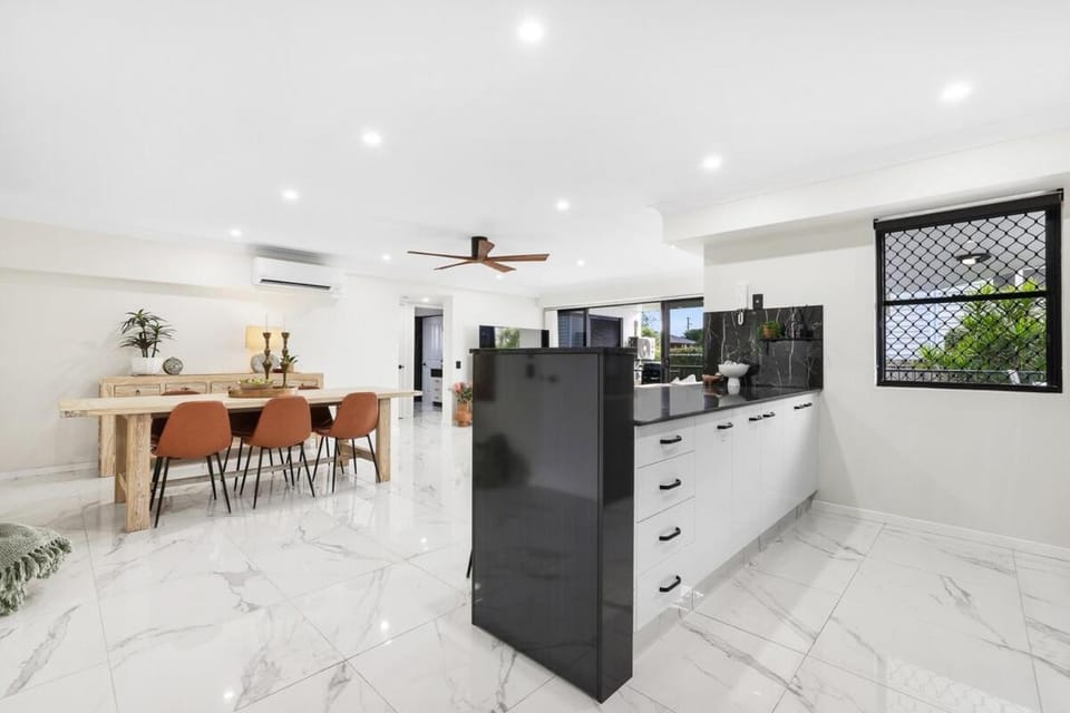 Oceanfront Luxe 3BR Apartment in Bargara