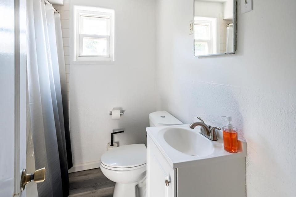 Relaxed 2BR Apt in Moraine with Office Space and Washer & Dryer Apartment in Kettering