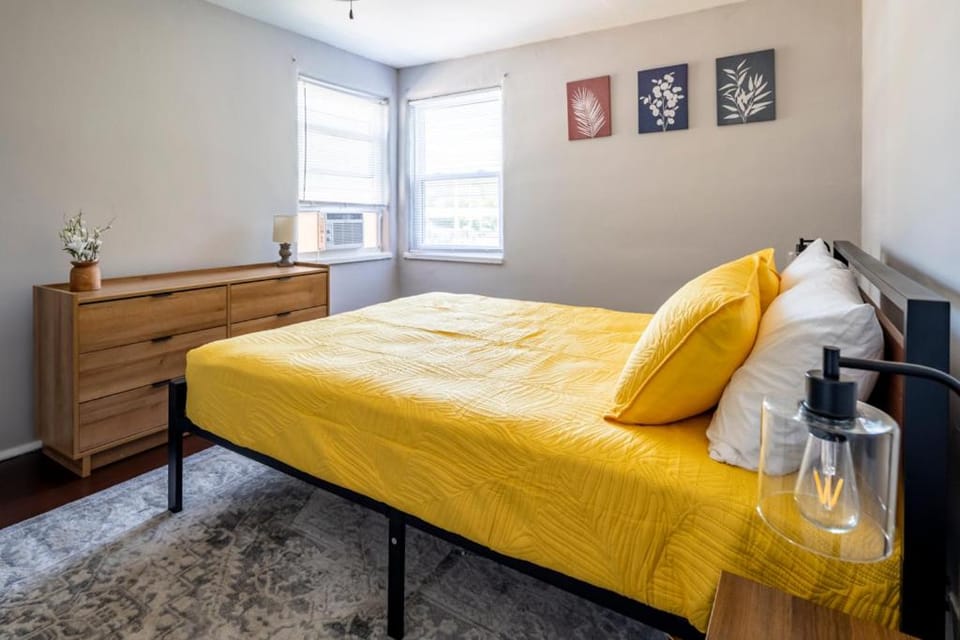 Relaxed 2BR Apt in Moraine with Office Space and Washer & Dryer Apartment in Kettering