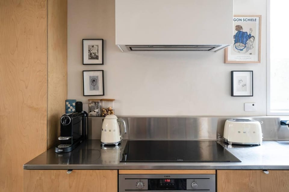 Coffee/tea facilities, Kitchen or kitchenette, Other, stove, toaster