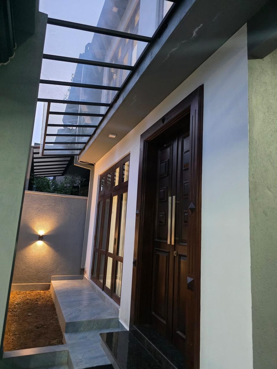 Facade/entrance