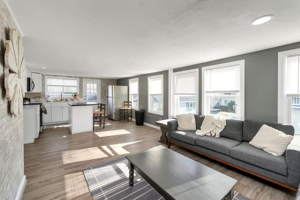 The Salty Oyster - Amazing Deck and Short Walk to beach Apartment in Hampton Beach