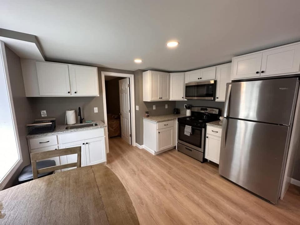 Shark Bait - Cozy Coastal Escape Near Hampton Beach Apartment in Seabrook