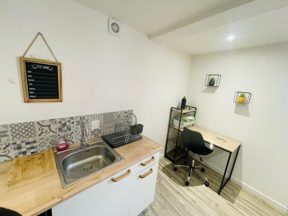 Kitchen or kitchenette