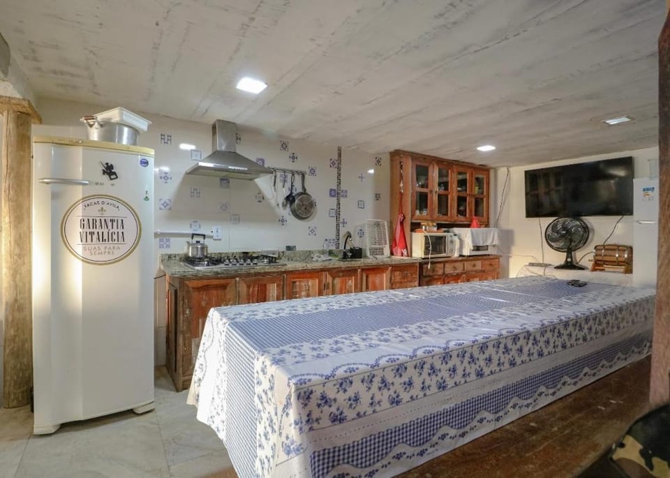TV and multimedia, Kitchen or kitchenette, microwave, oven, stove