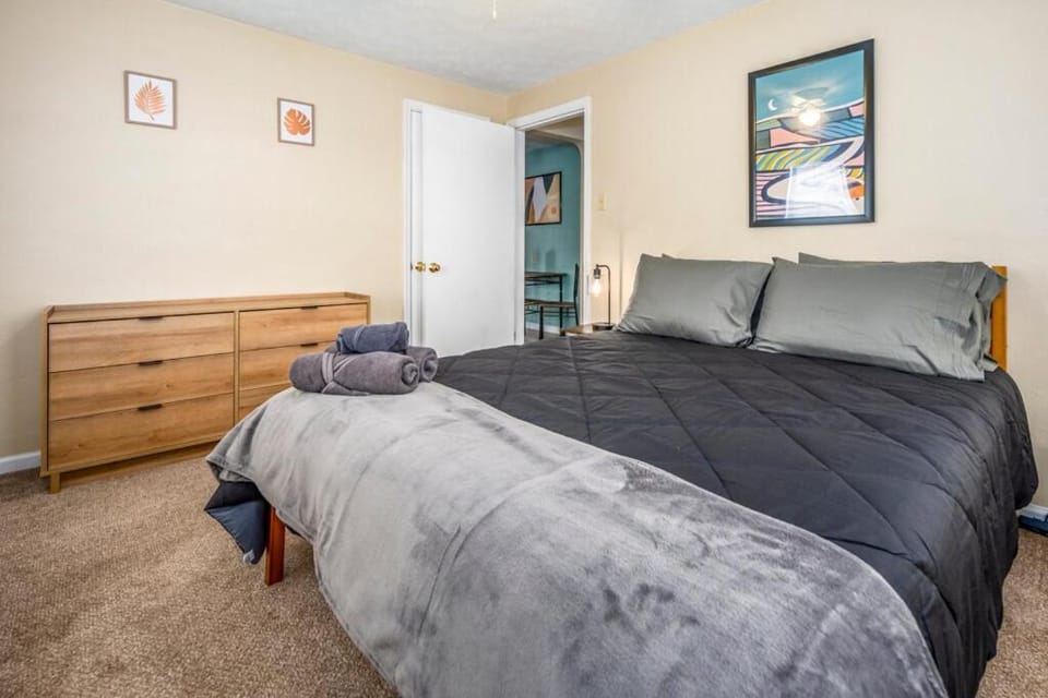 Paws & Peace Cozy 1BR Ground Flr Gem in Dayton Apartment in Kettering