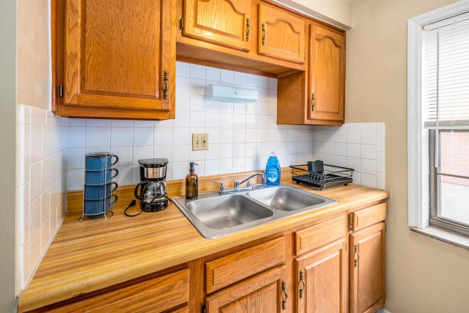 Paws & Peace Cozy 1BR Ground Flr Gem in Dayton Apartment in Kettering