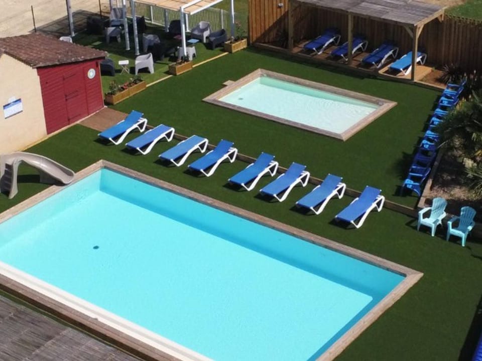Mobil-home 3 chambres avec terrasse à Limeuil - API-1-52-281 Campground/ 
RV Resort in Occitanie