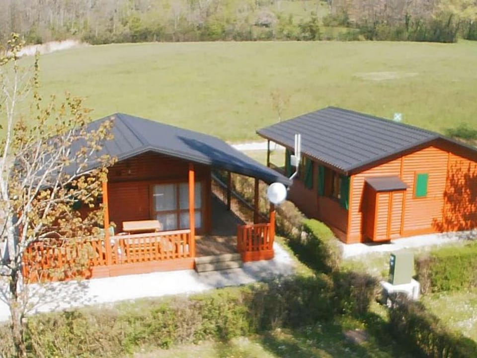 Chalet Accessible avec Terrasse - 5 Pers - API-1-52-283 Campground/ 
RV Resort in Jura