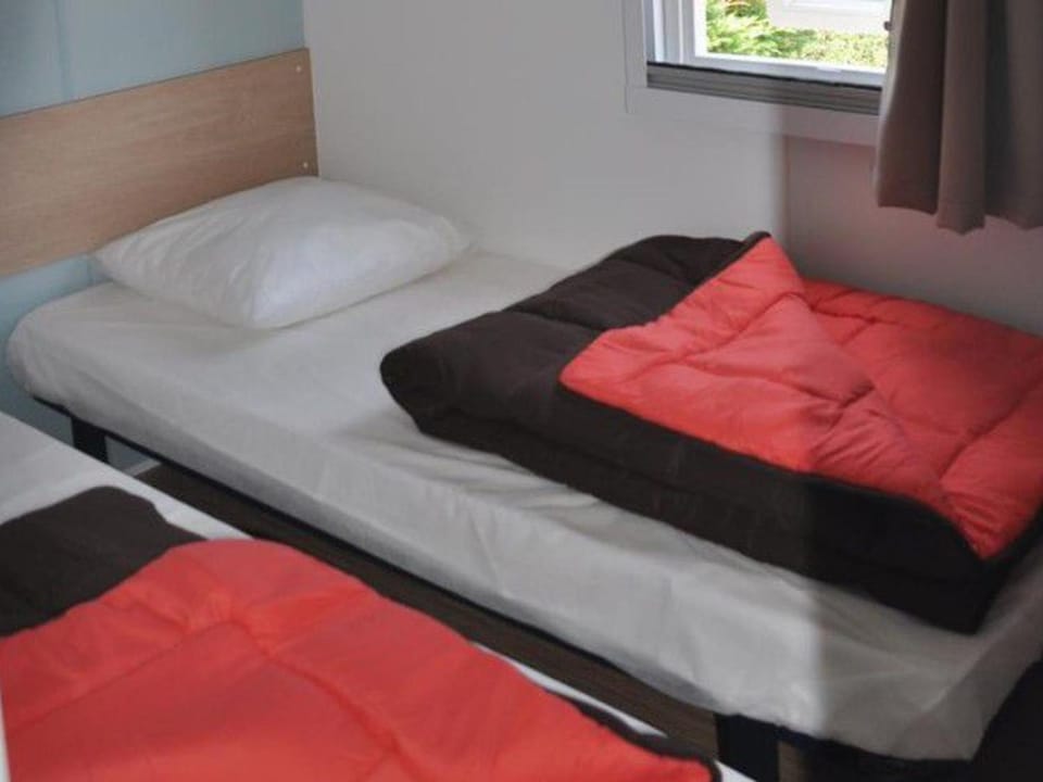 Mobil-home 4 pers avec terrasse - API-1-52-396 Campground/ 
RV Resort in Le Boulou