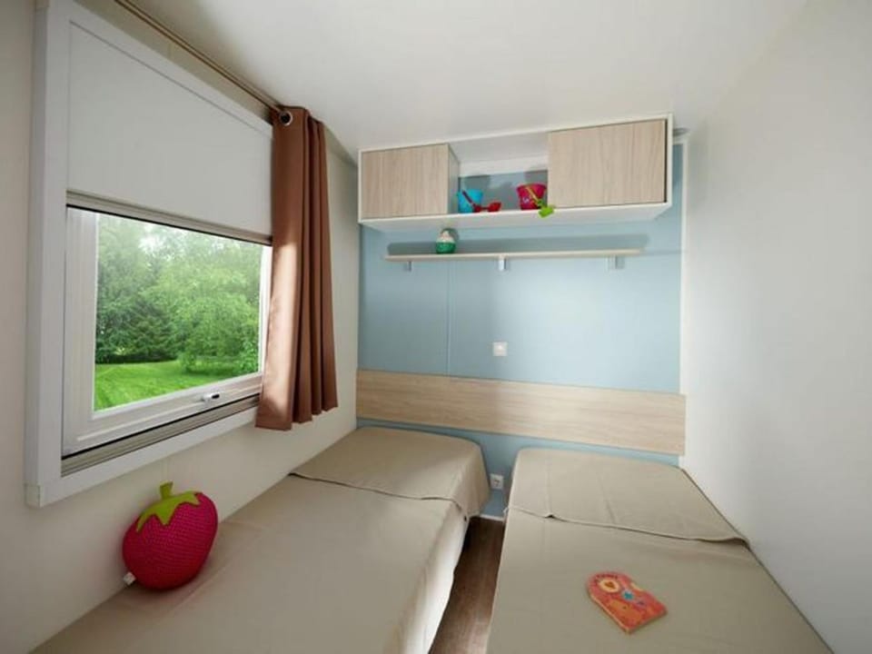 Mobil home 3 chambres avec terrasse, 6 personnes - API-1-52-338 Campground/ 
RV Resort in Auvergne-Rhône-Alpes