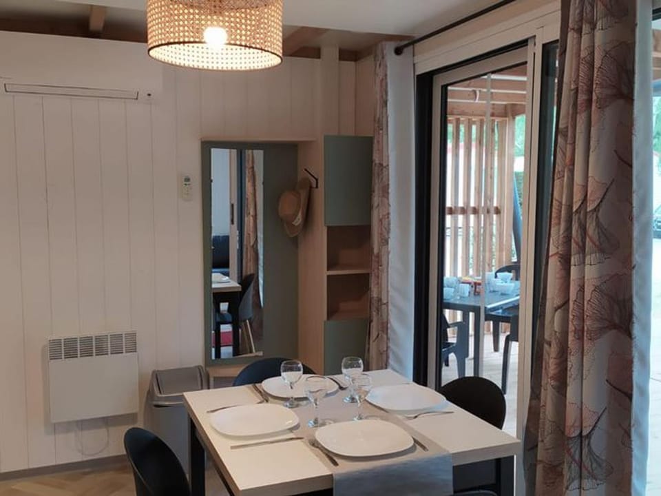 Chalet spacieux avec terrasse pour 6 personnes - API-1-52-482 Campground/ 
RV Resort in Provence-Alpes-Côte d'Azur