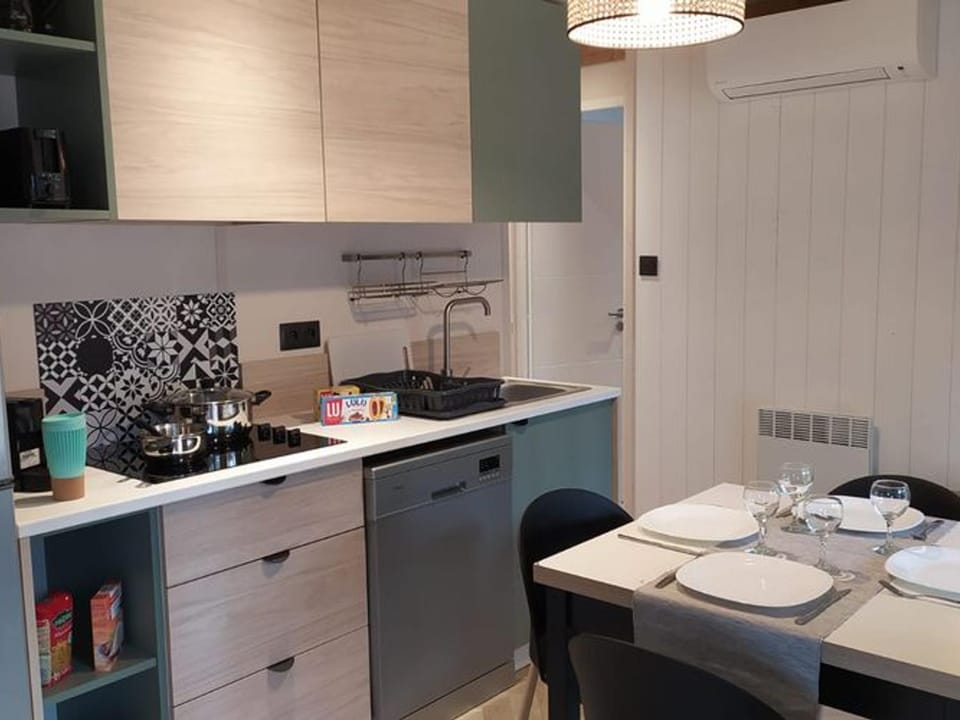 Chalet spacieux avec terrasse pour 6 personnes - API-1-52-482 Campground/ 
RV Resort in Provence-Alpes-Côte d'Azur