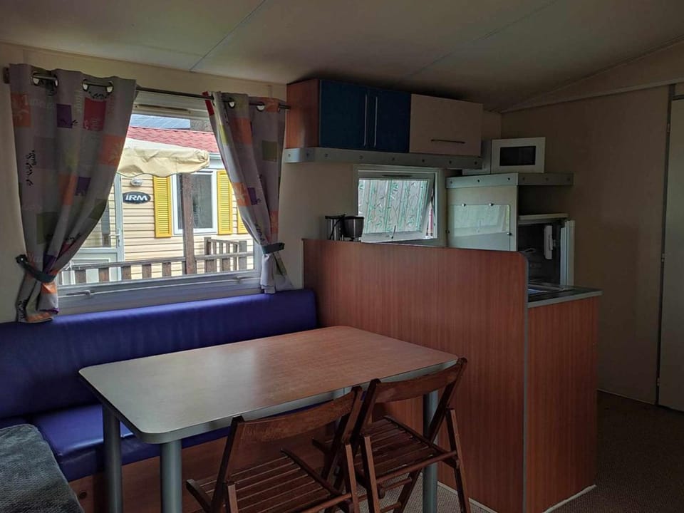 Mobil home avec terrasse pour 6 personnes à Anduze - API-1-52-450 Campground/ 
RV Resort in Occitanie