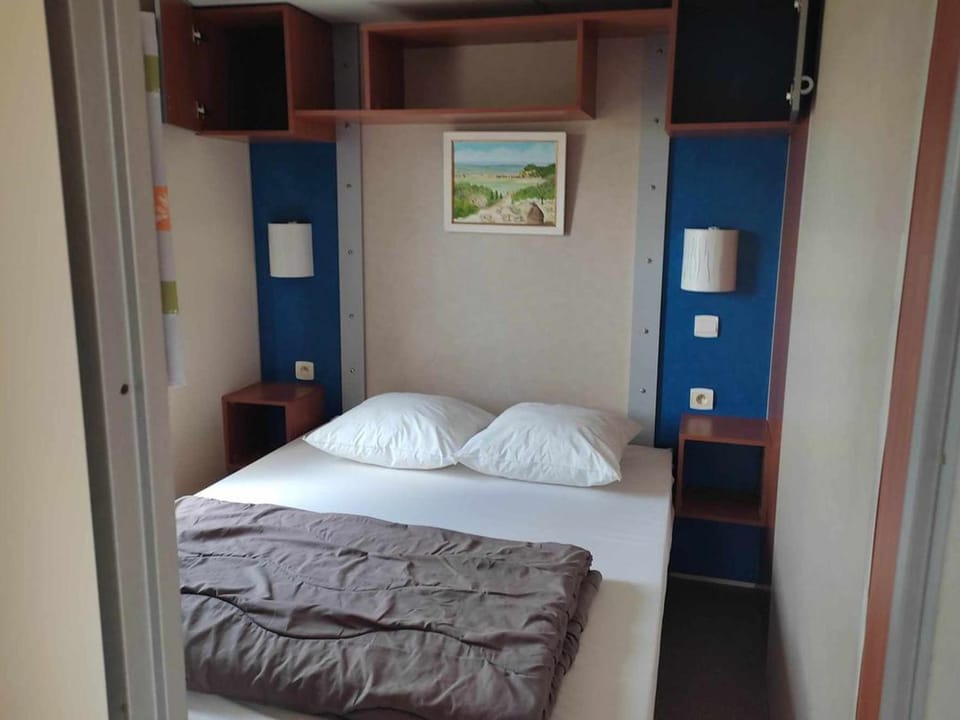 Mobil home avec terrasse pour 6 personnes à Anduze - API-1-52-450 Campground/ 
RV Resort in Occitanie