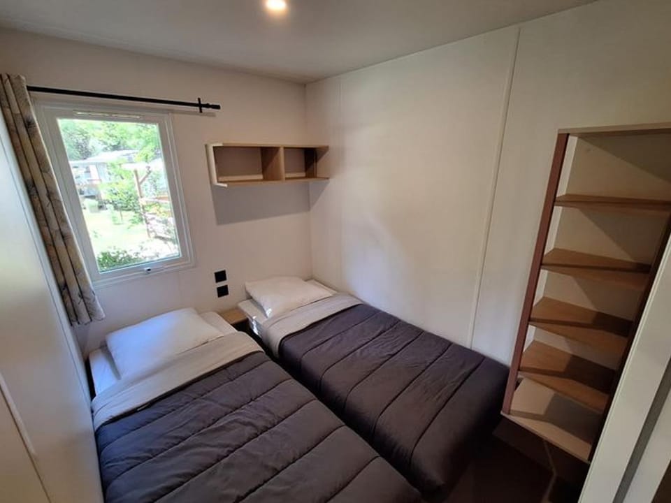 Mobil-home 3 chambres avec terrasse à Valbonnais - API-1-52-473 Campground/ 
RV Resort in Provence-Alpes-Côte d'Azur