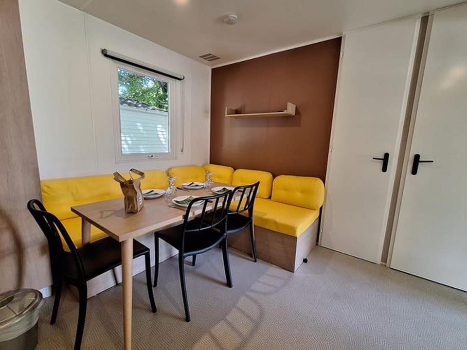 Mobil-home 3 chambres avec terrasse à Valbonnais - API-1-52-473 Campground/ 
RV Resort in Provence-Alpes-Côte d'Azur