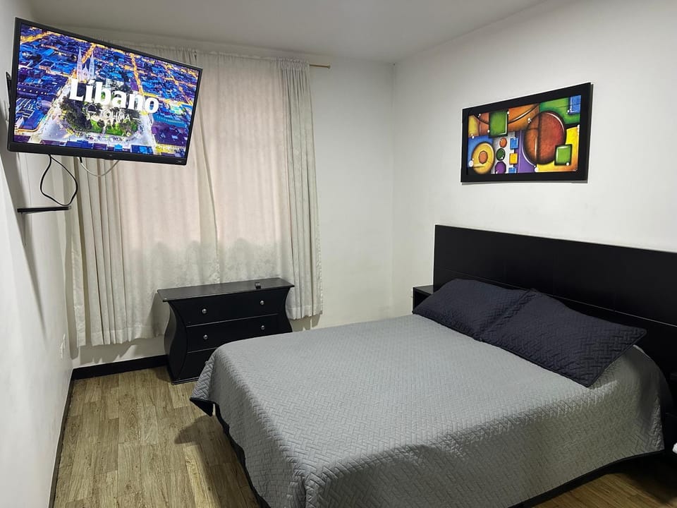 Bed, TV and multimedia, Photo of the whole room