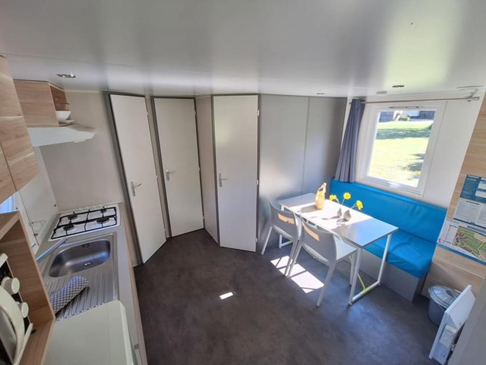 Mobil home avec Terrasse - 4 pers, 2 ch, Valbonnais - API-1-52-586 Campground/ 
RV Resort in Provence