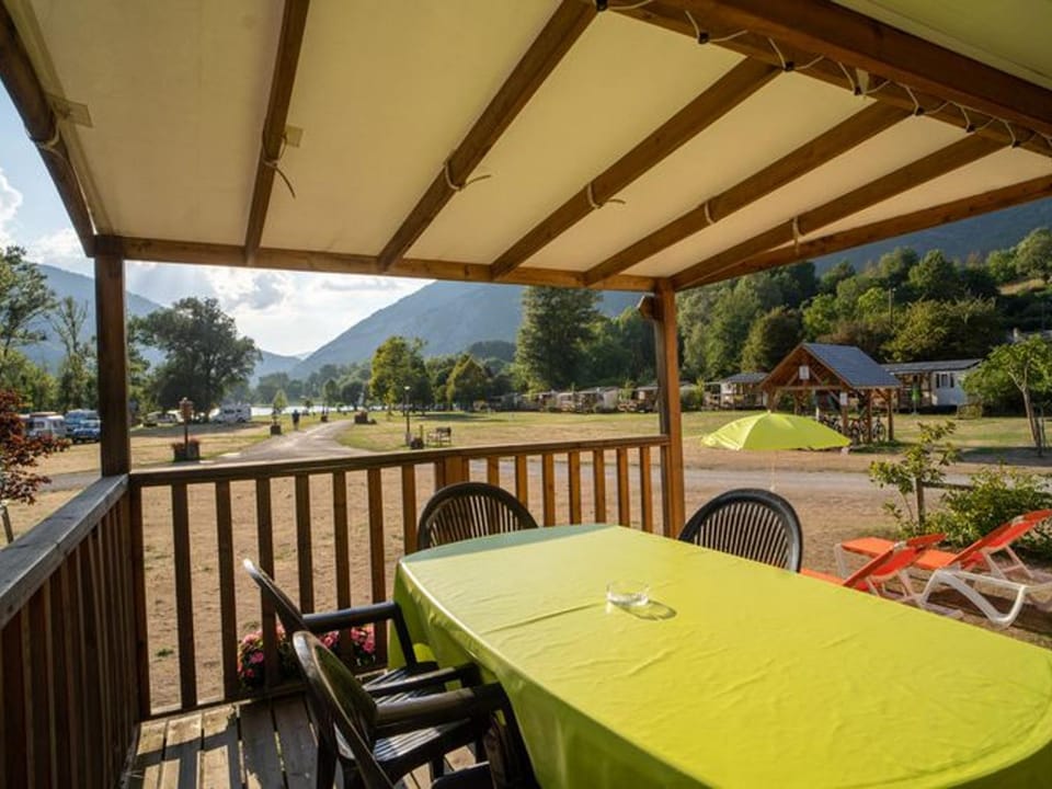 Mobil home avec Terrasse - 4 pers, 2 ch, Valbonnais - API-1-52-586 Campground/ 
RV Resort in Provence