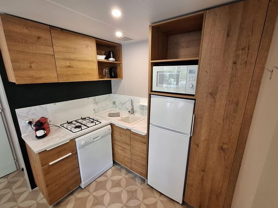 Mobil Home 4 Pers avec Terrasse - API-1-52-591 Campground/ 
RV Resort in Provence