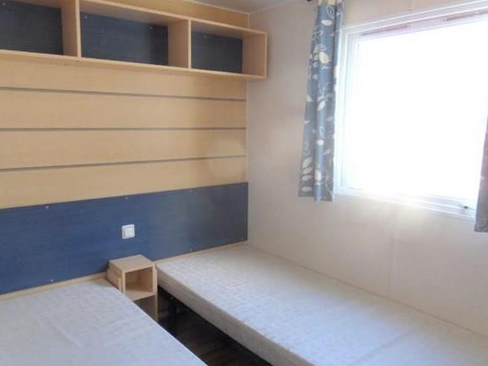 Mobil home avec Terrasse à Mialet - 6 personnes - API-1-52-510 Campground/ 
RV Resort in Auvergne-Rhône-Alpes