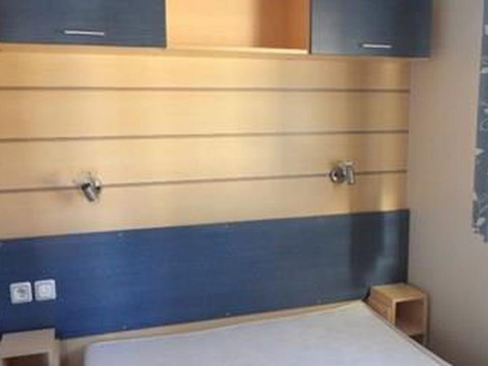 Mobil home avec Terrasse à Mialet - 6 personnes - API-1-52-510 Campground/ 
RV Resort in Auvergne-Rhône-Alpes