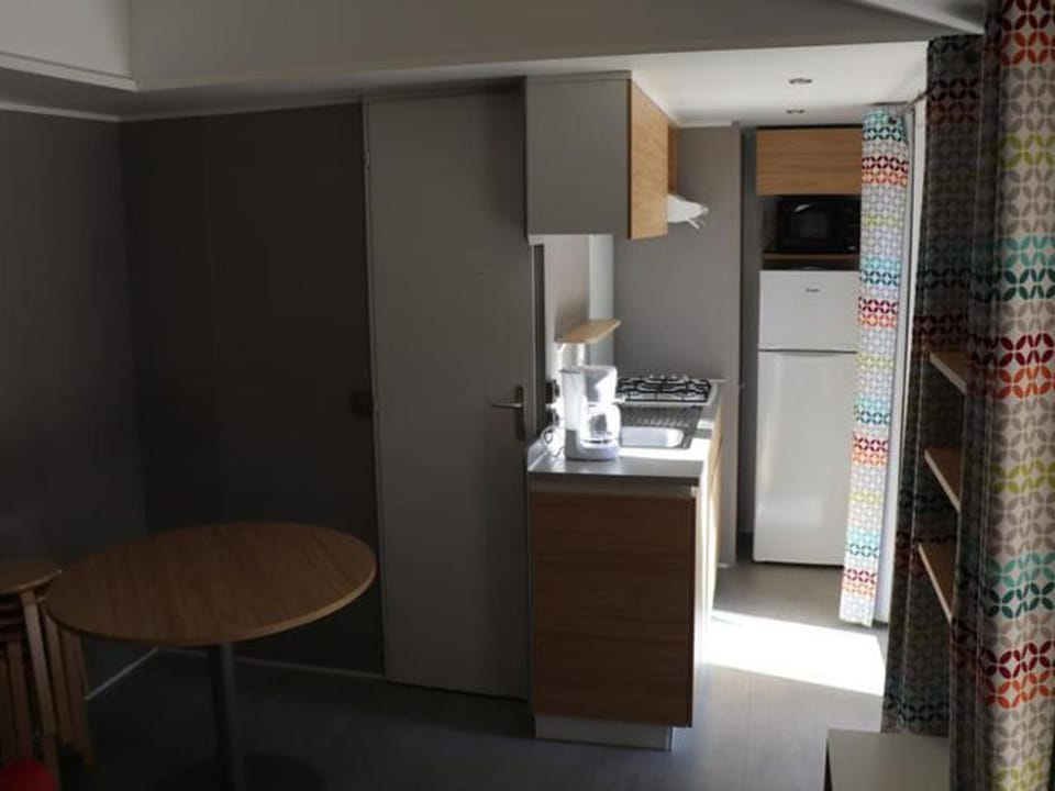 Mobil home 3 chambres avec terrasse - 7 personnes - API-1-52-519 Campground/ 
RV Resort in Pays de la Loire