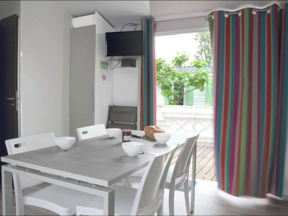 Mobil home 3 chambres avec terrasse - 7 personnes - API-1-52-519 Campground/ 
RV Resort in Pays de la Loire