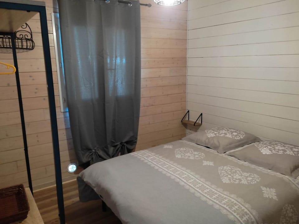 Gîte Prestige avec Terrasse, 3 Chambres, Anduze - API-1-52-540 Campground/ 
RV Resort in Occitanie
