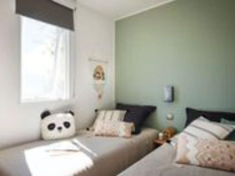 Cottage 5 pers. avec terrasse face au lac - API-1-52-600 Campground/ 
RV Resort in Auvergne-Rhône-Alpes