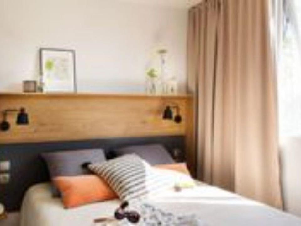 Cottage 5 pers. avec terrasse face au lac - API-1-52-600 Campground/ 
RV Resort in Auvergne-Rhône-Alpes