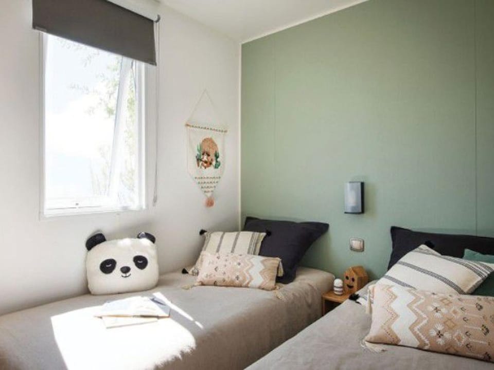 Mobil home avec Terrasse - 2 Chambres, Jusqu'à 5 Pers. - API-1-52-623 Campground/ 
RV Resort in Auvergne-Rhône-Alpes