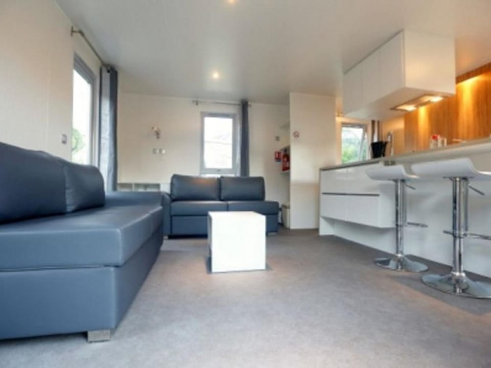 Mobil-home 40m² avec Terrasse, 5 Personnes, Coffre-fort - API-1-52-694 Campground/ 
RV Resort in Provence-Alpes-Côte d'Azur