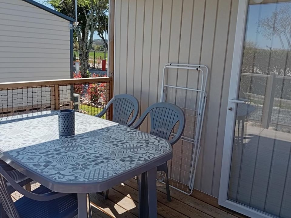 Mobil home avec Terrasse à Anduze - API-1-52-692 Campground/ 
RV Resort in Occitanie
