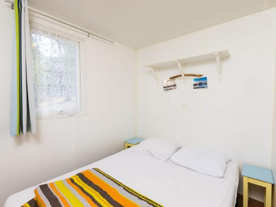 Mobil-home avec Terrasse à Lézignan-Corbières, 6 personnes - API-1-52-736 Campground/ 
RV Resort in Occitanie