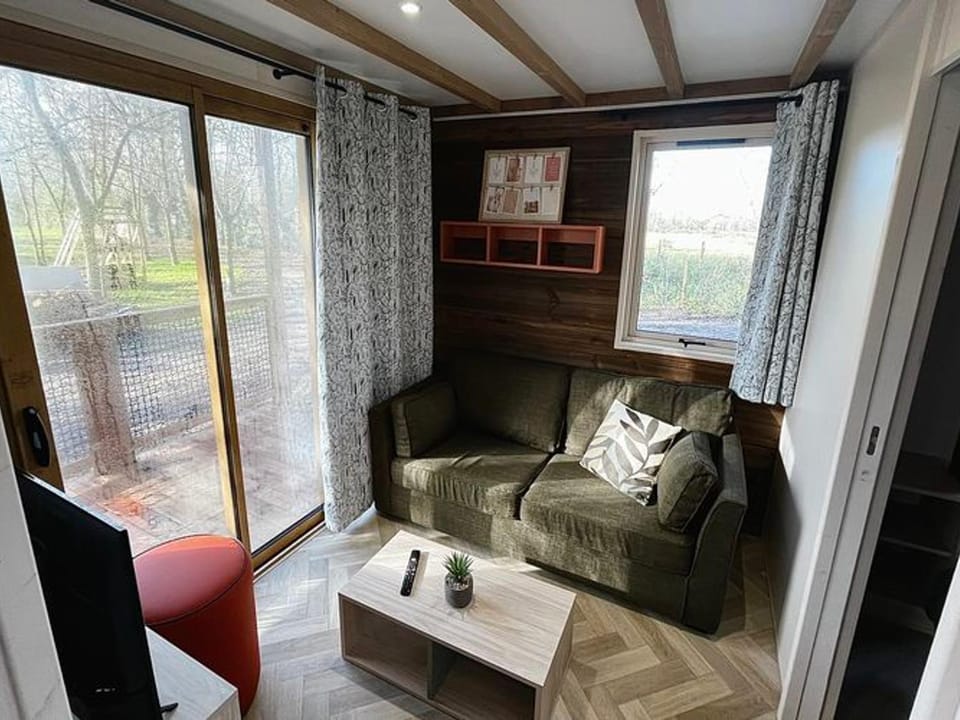Spacieux Chalet 3 Chambres avec Terrasse - API-1-52-660 Campground/ 
RV Resort in Nouvelle-Aquitaine