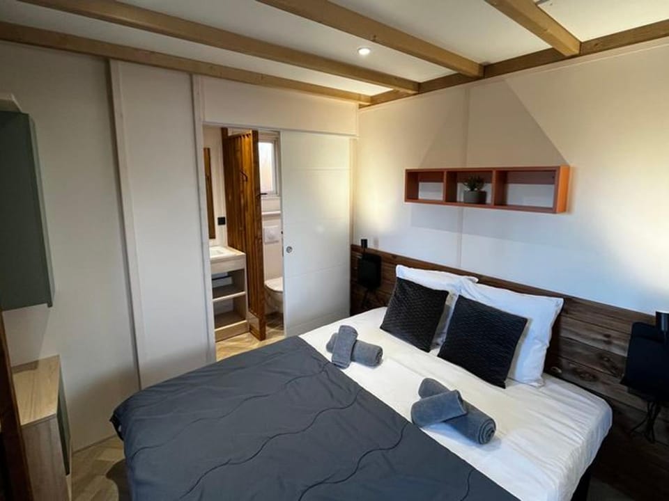 Spacieux Chalet 3 Chambres avec Terrasse - API-1-52-660 Campground/ 
RV Resort in Nouvelle-Aquitaine