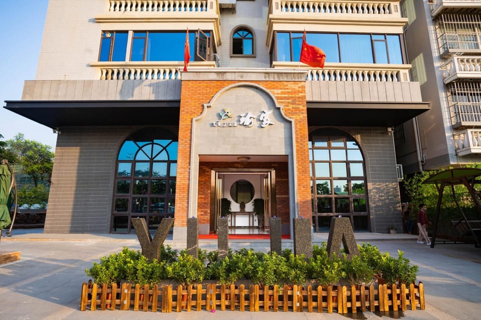 Facade/entrance