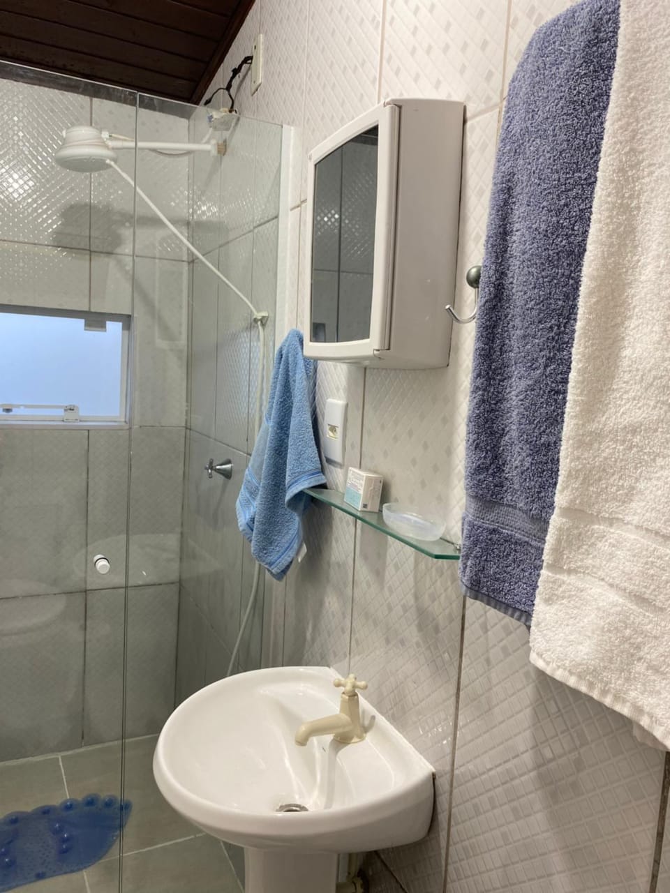 Shower, Bathroom, towels