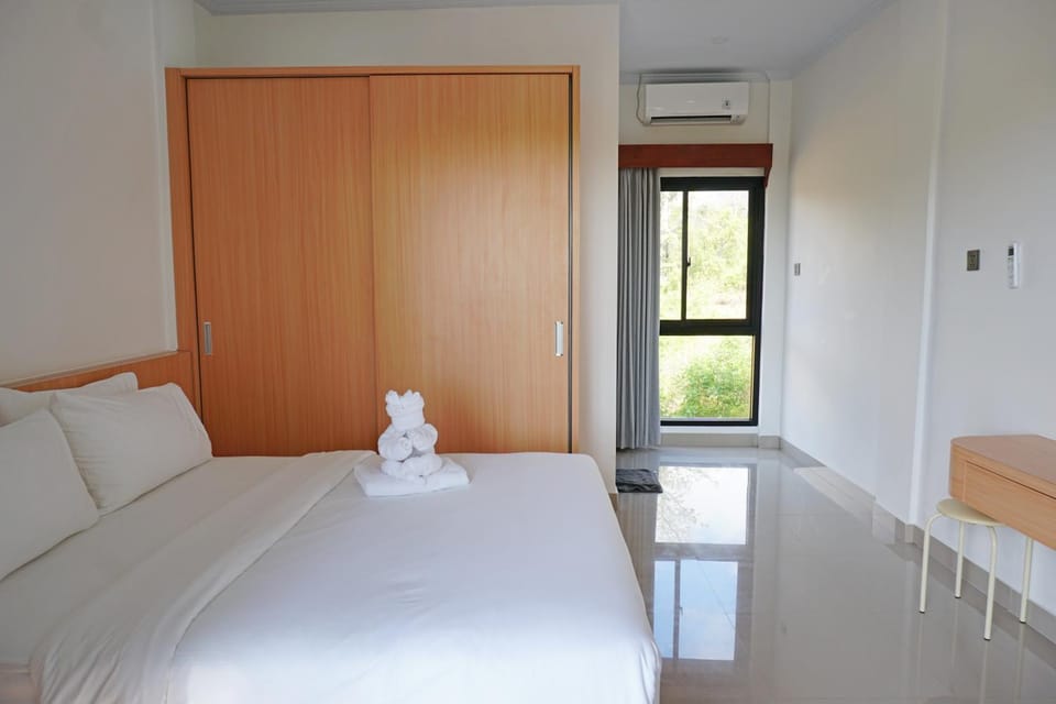 Bed, Photo of the whole room, Bedroom, towels, wardrobe, air conditioner