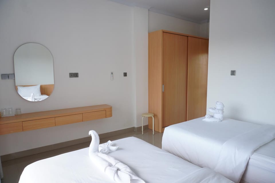 Bed, Photo of the whole room, wardrobe