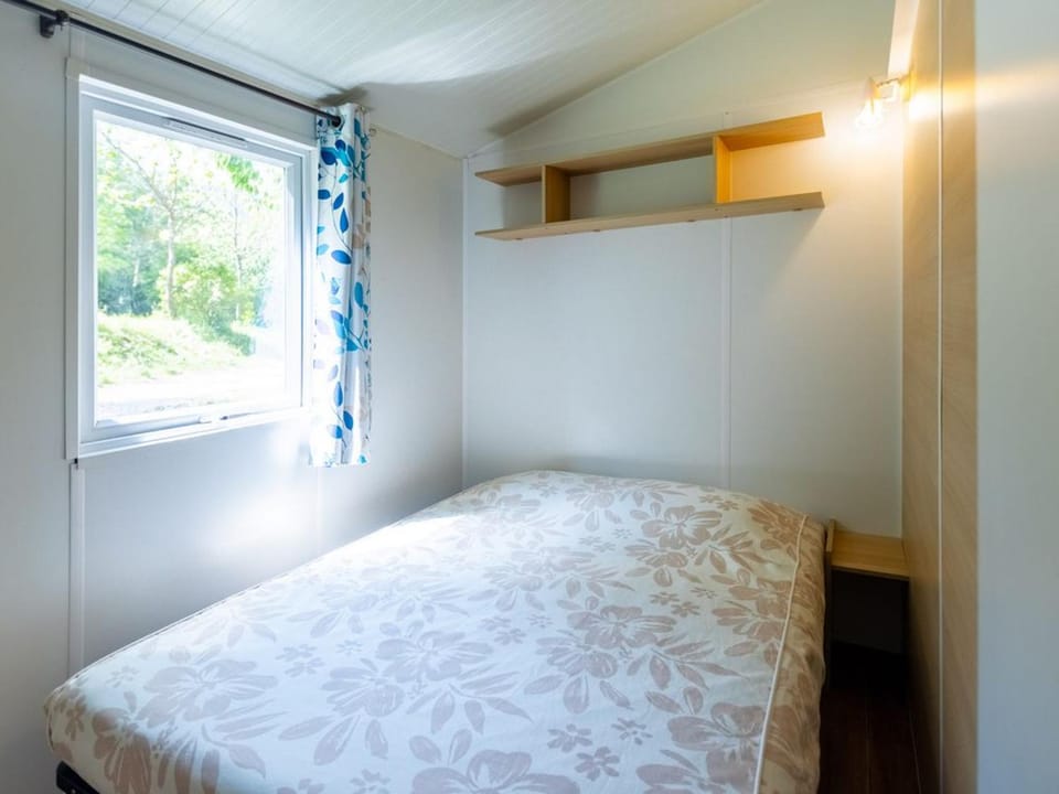 Tente Toile & Bois - 2 Chambres, Terrasse - API-1-52-789 Campground/ 
RV Resort in Catalonia
