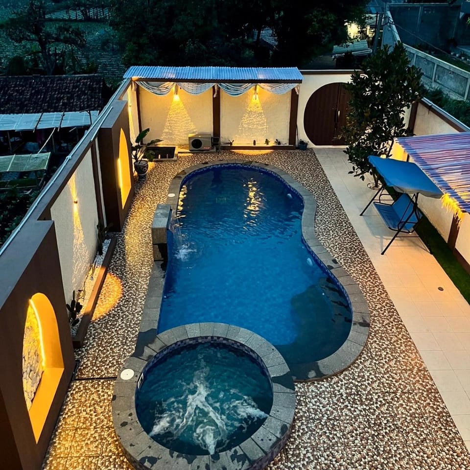 Hot Tub, View (from property/room), Pool view, Swimming pool, sunbed