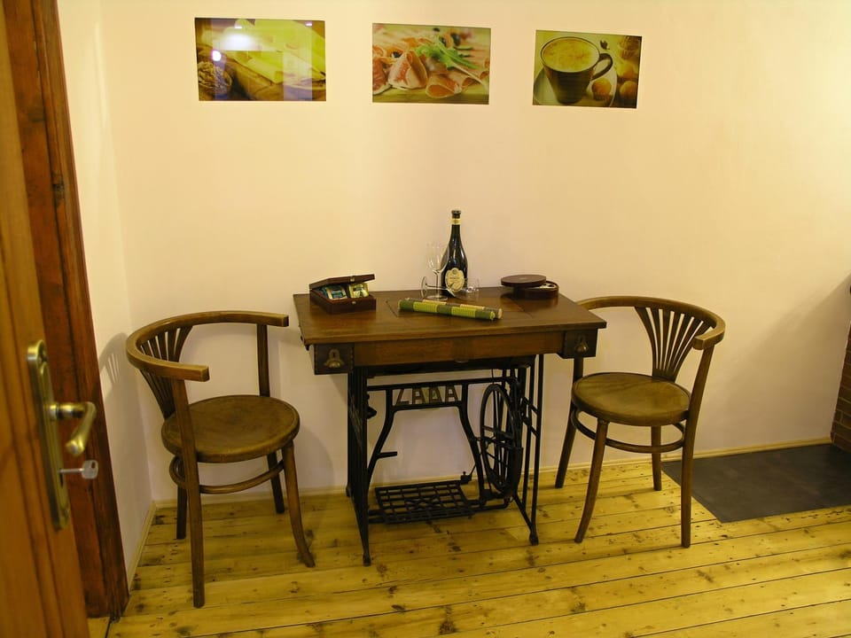 Photo of the whole room, Decorative detail, Seating area, Dining area