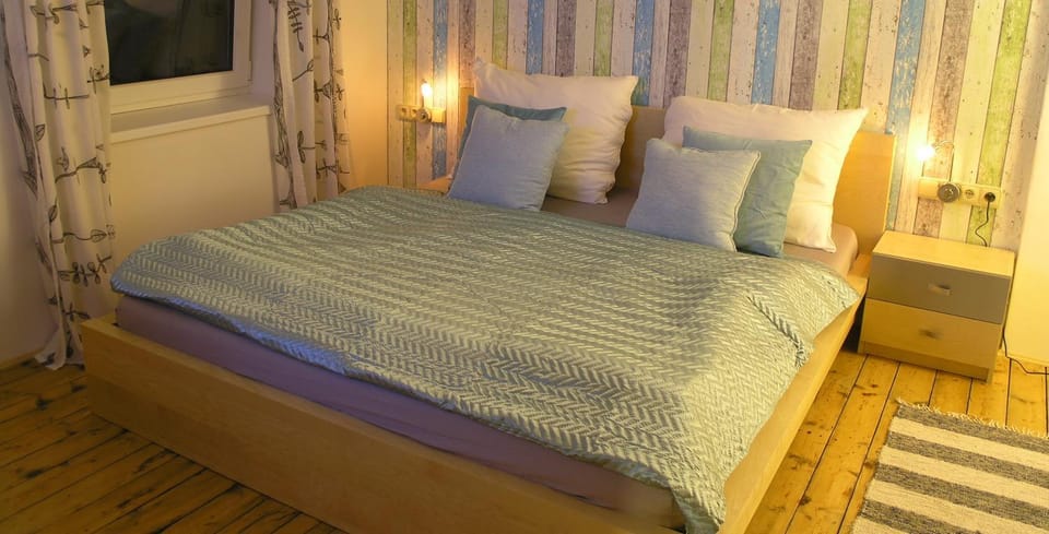 Bed, Living room, Photo of the whole room, Bedroom