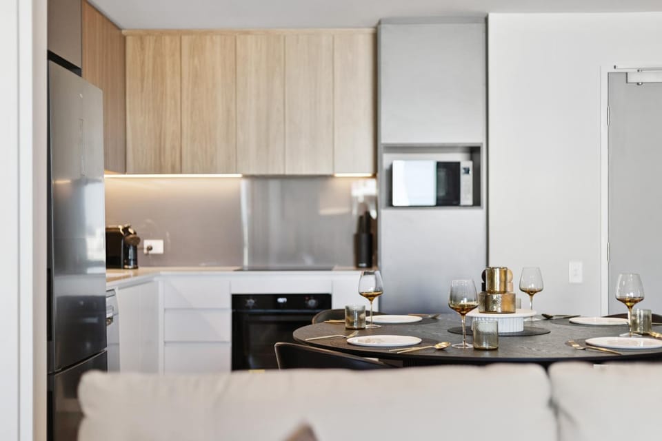 Coffee/tea facilities, Kitchen or kitchenette, stove