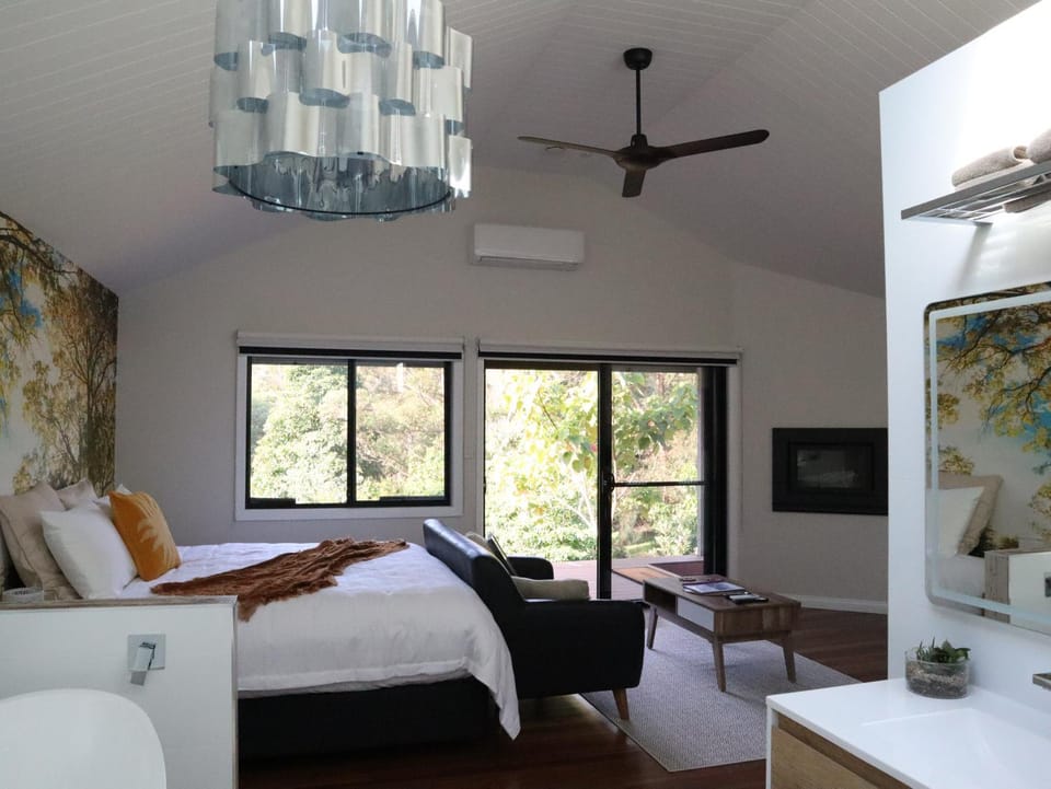 Bed, Living room, Photo of the whole room, Bedroom, air conditioner