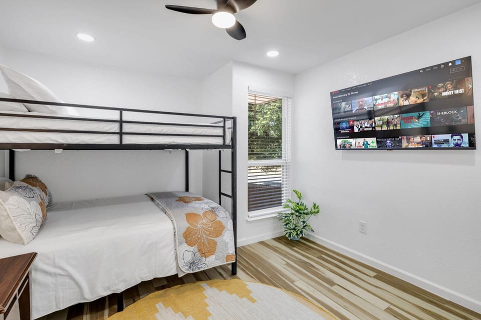 Bed, TV and multimedia, Photo of the whole room, Bedroom, bunk bed