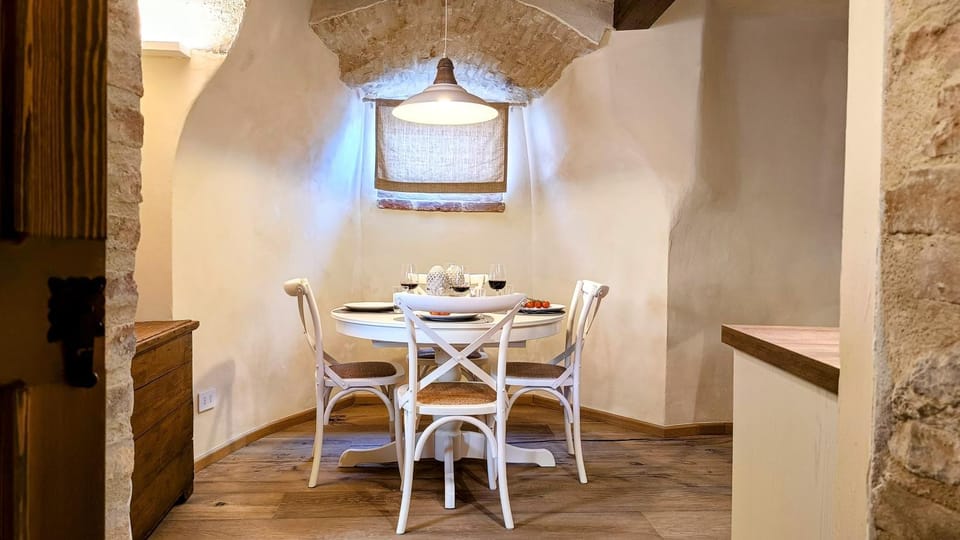Seating area, Dining area